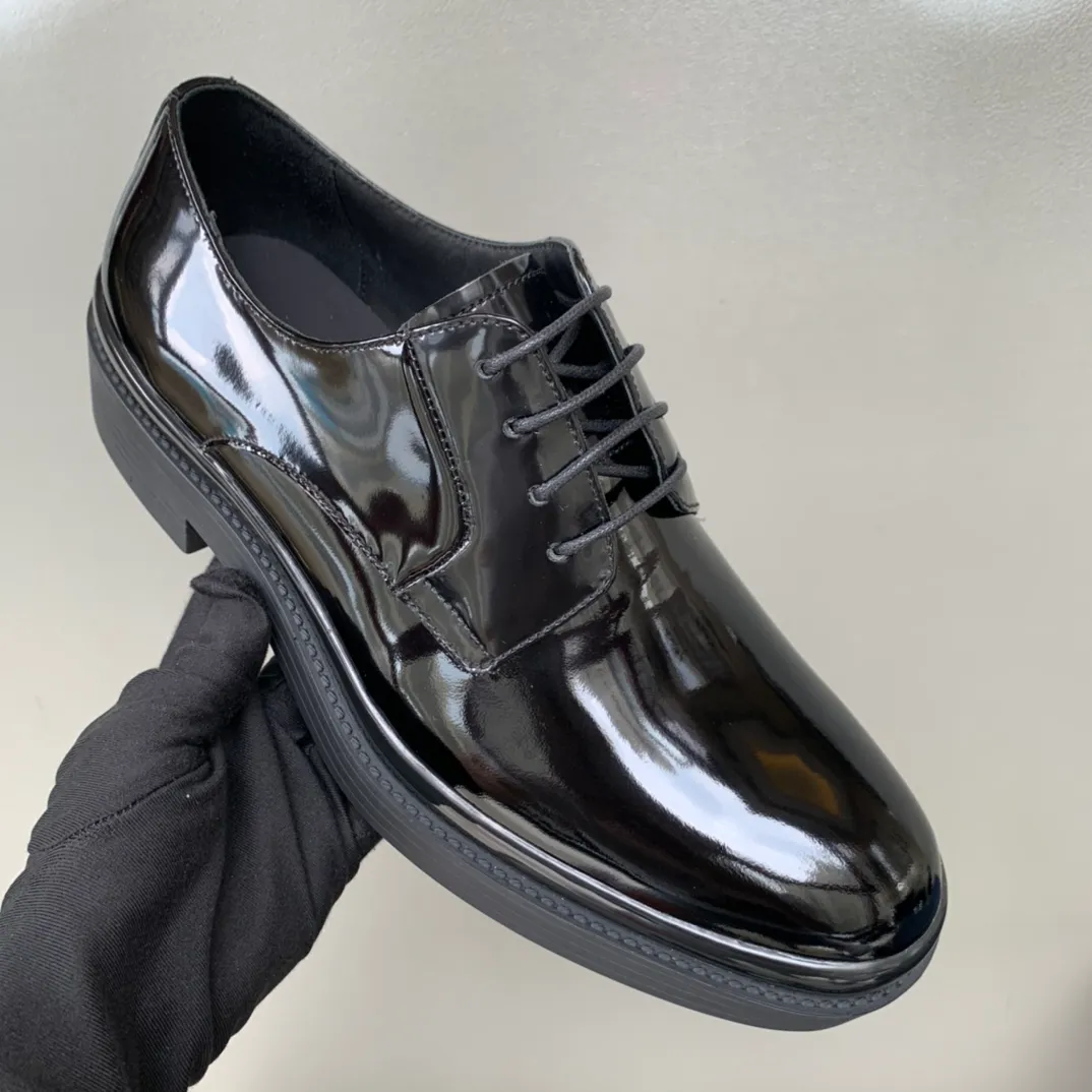 Men's shoes 💰860 hot recommendation ✨PRADA Prada's top purchasing quality imported upper with color-brushed open edge beads carved toe design cowhide lining private molded TPU outsole non-slip, wear-resistant and elastic fashionable and versatile black gray blue burgundy 39-44 in stock (38, 45 customized, non-refundable)